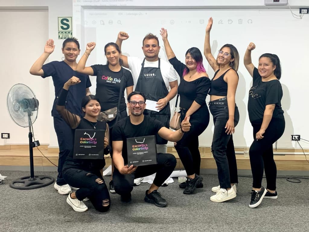 Equipo Cervan en academia de colorimetría